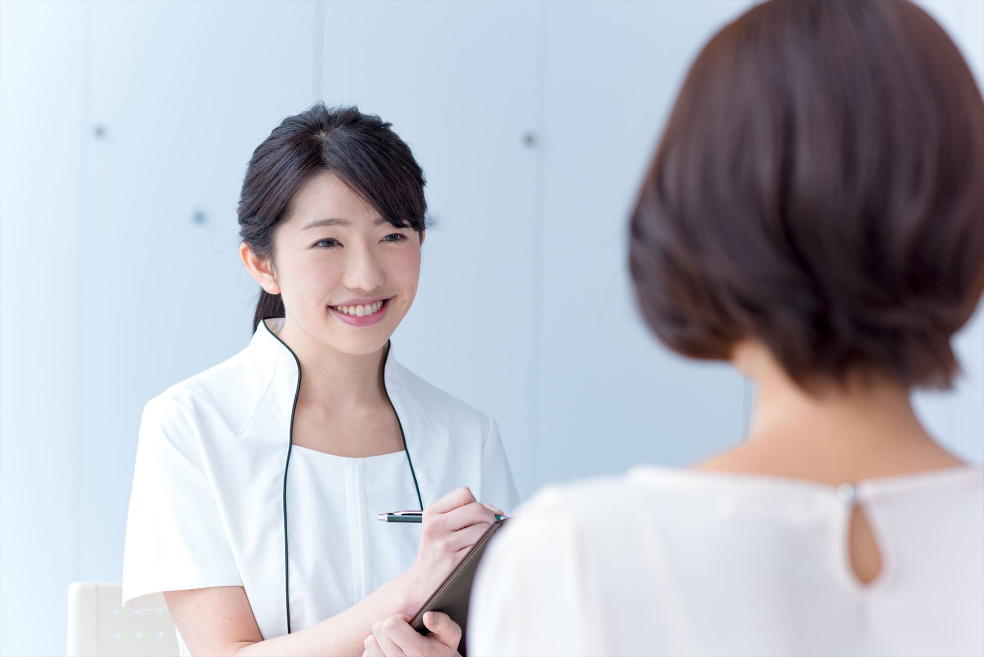 看護師経験を持つ担当者が、施術前のカウンセリングで身体の状態や悩みを丁寧に確認します。